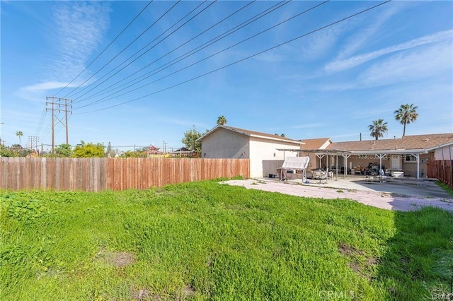 view of yard featuring a patio area