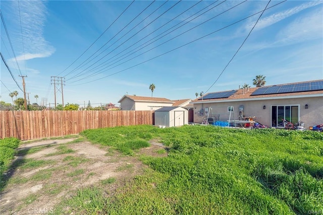 view of yard featuring a storage unit