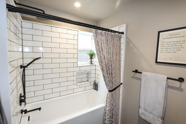 bathroom with shower / tub combo