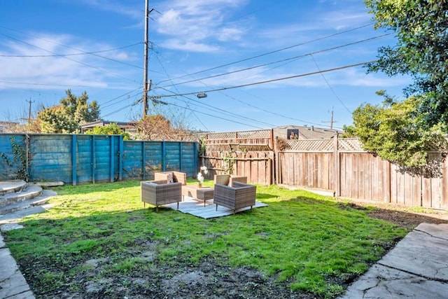 view of yard with outdoor lounge area