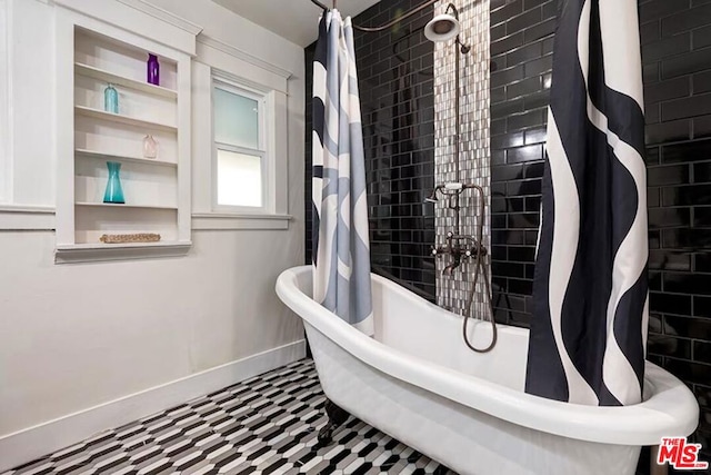 bathroom featuring shower / tub combo