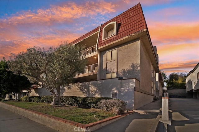 view of outdoor building at dusk