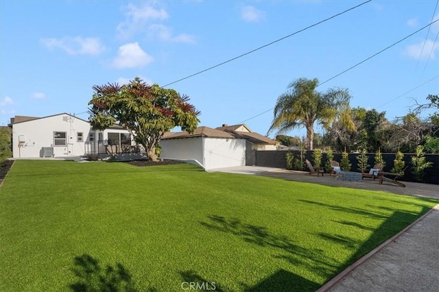 view of yard featuring a patio