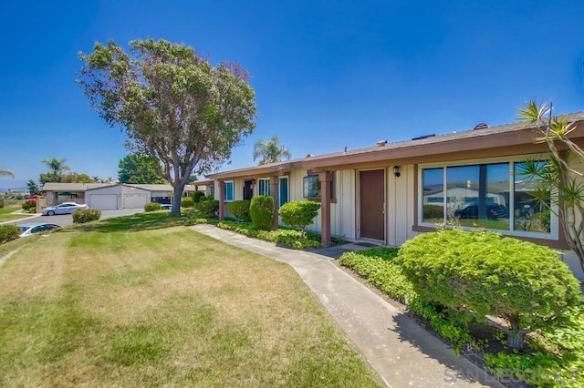 single story home with a front lawn