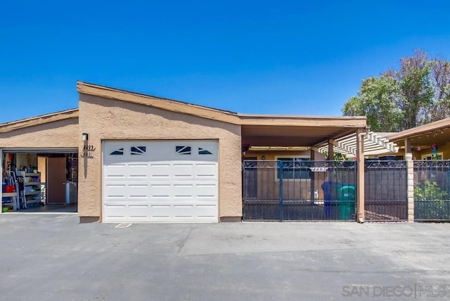 view of front facade with a garage