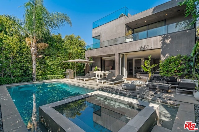 view of swimming pool featuring a patio area and an outdoor living space