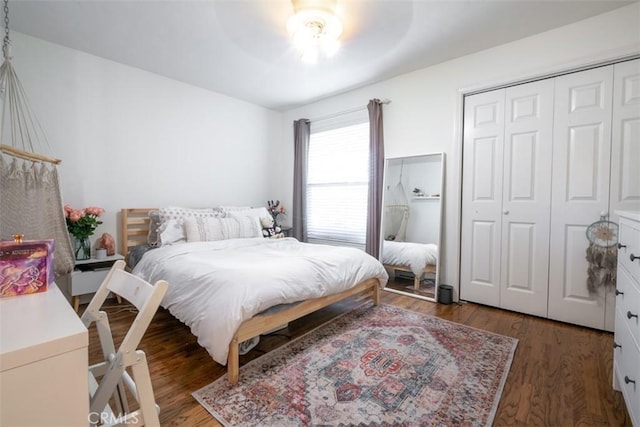 bedroom featuring dark hardwood / wood-style flooring, a closet, and ceiling fan