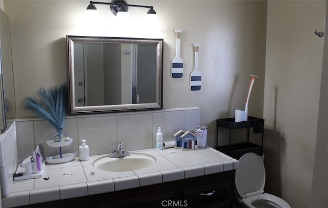 bathroom with tasteful backsplash and vanity