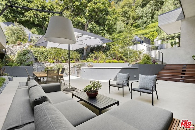 view of patio featuring an outdoor hangout area