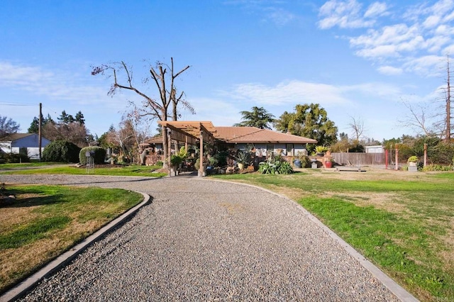 view of front of home featuring a front lawn