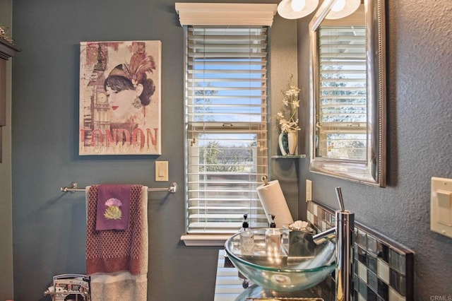 bathroom featuring sink