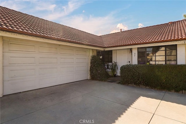 view of front facade featuring a garage