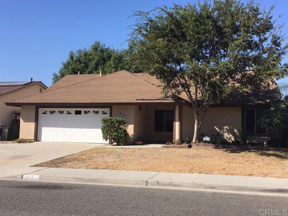 ranch-style home featuring a garage