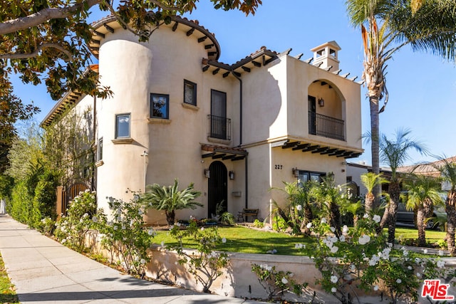 mediterranean / spanish-style house featuring a balcony