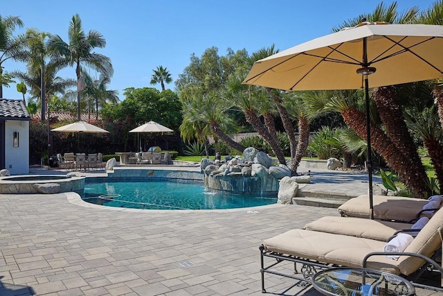 view of swimming pool with an in ground hot tub and a patio