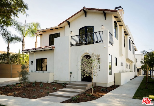 view of front of property with a balcony