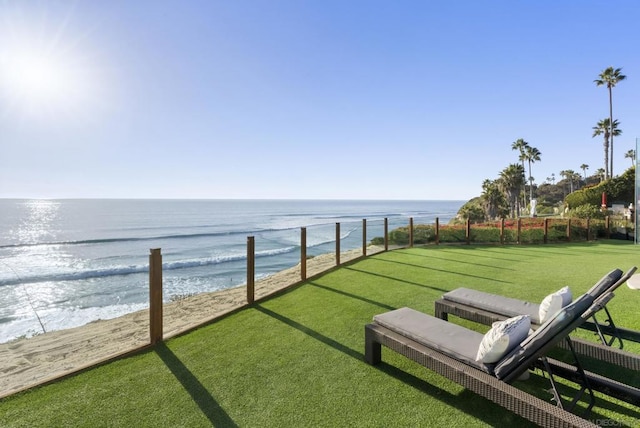 view of yard featuring a water view