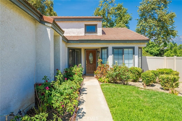 property entrance featuring a yard