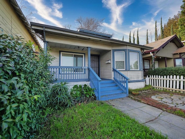 view of front of property featuring a porch