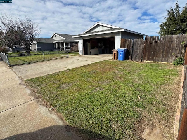 exterior space featuring a yard