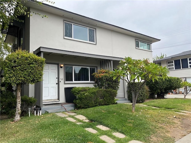 view of front of home featuring a front yard