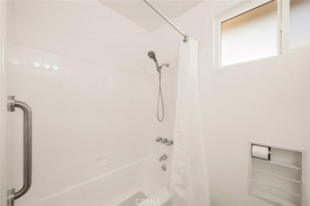 bathroom featuring shower / bath combo