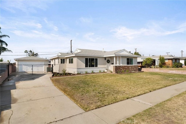 single story home featuring a front yard