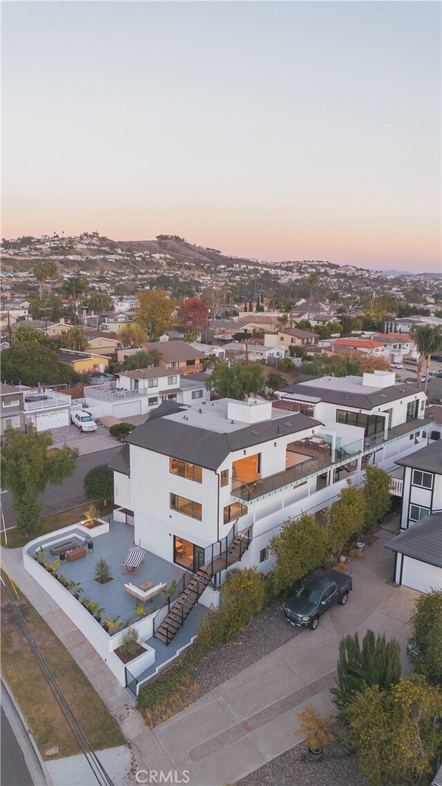 view of aerial view at dusk