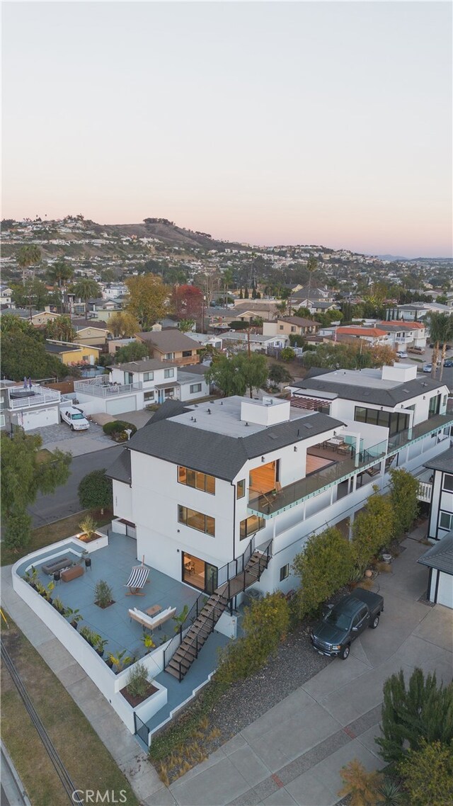 view of aerial view at dusk