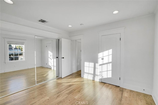 unfurnished room featuring light hardwood / wood-style floors