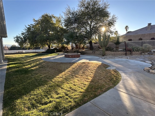 view of yard featuring a patio