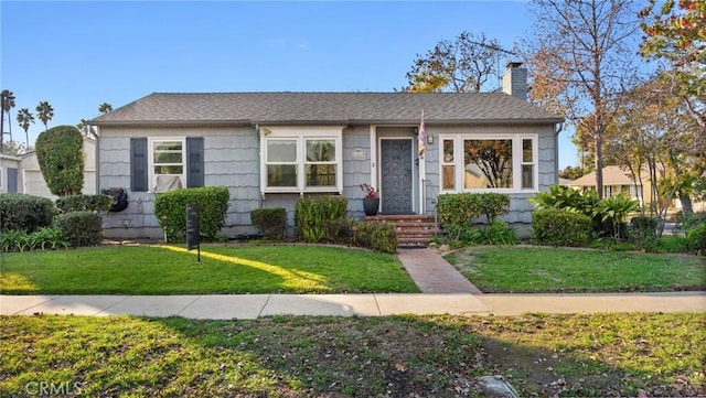 view of front of home with a front lawn