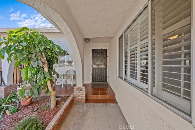 entrance to property featuring covered porch