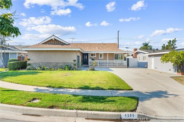 ranch-style home with a front lawn and covered porch