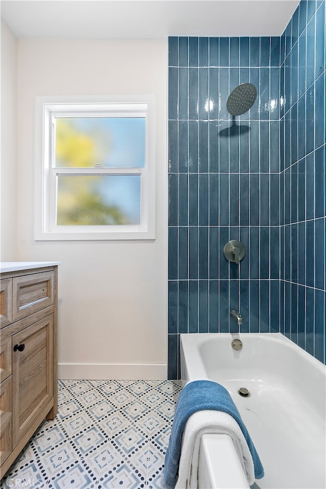 bathroom featuring tiled shower / bath combo