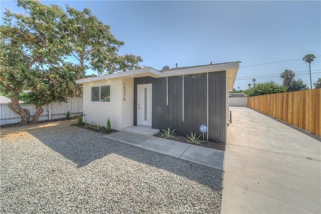 view of front of home with a fenced backyard