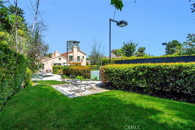 view of yard featuring a patio