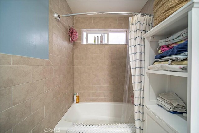 bathroom featuring shower / bath combo