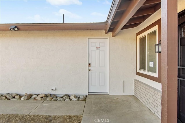 entrance to property featuring a patio area