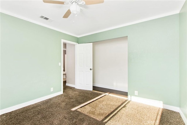 empty room with ceiling fan, carpet, and ornamental molding