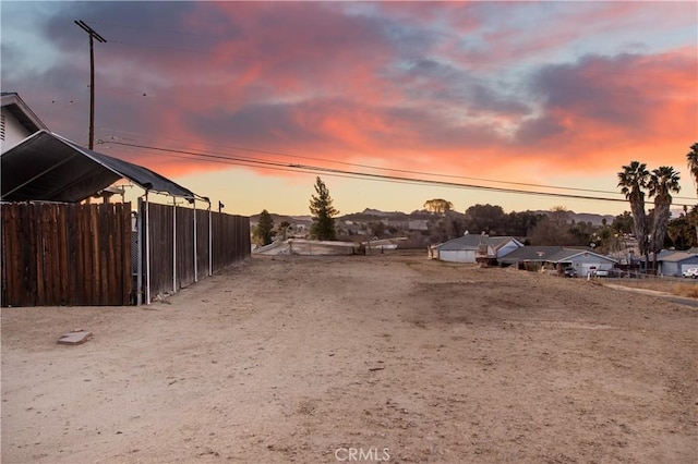 view of yard at dusk