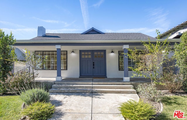 entrance to property featuring covered porch