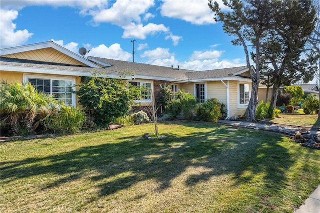 ranch-style house featuring a front yard