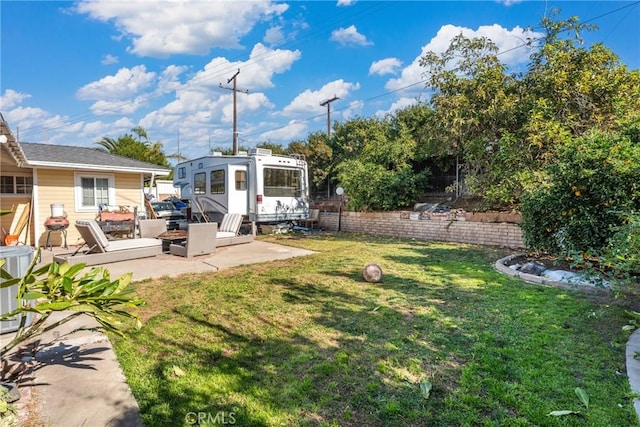 view of yard featuring a patio area