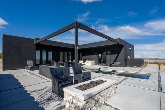 view of patio with a fire pit