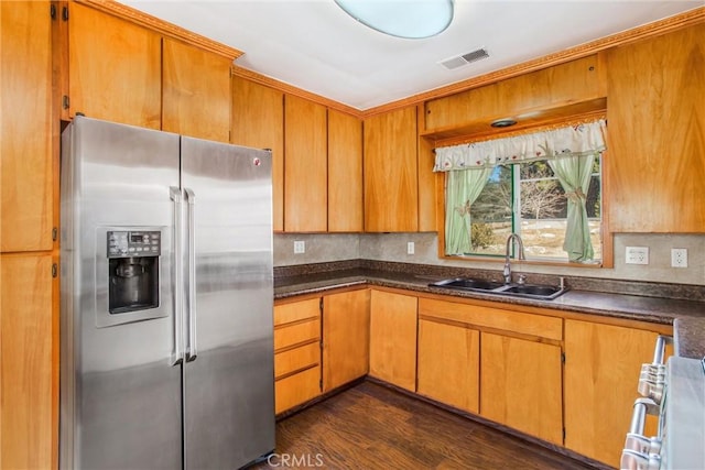 kitchen featuring sink, tasteful backsplash, dark hardwood / wood-style flooring, stainless steel fridge, and stove