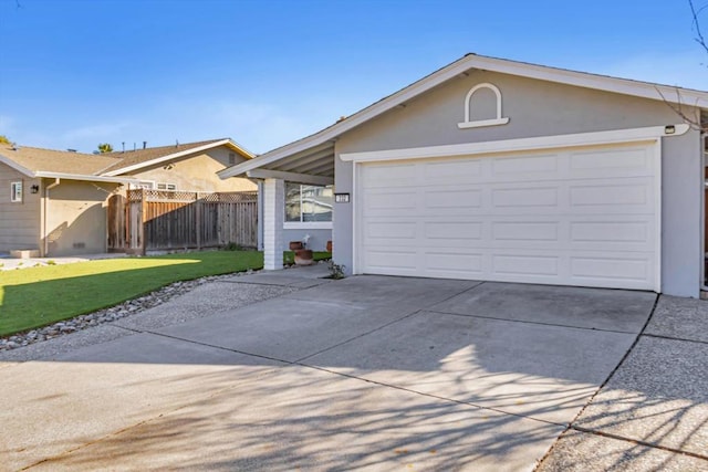 view of front of house featuring a front yard and a garage