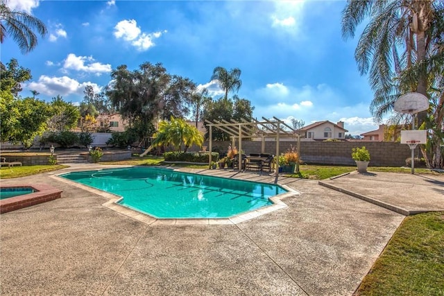 view of pool featuring an in ground hot tub, a patio area, and a pergola