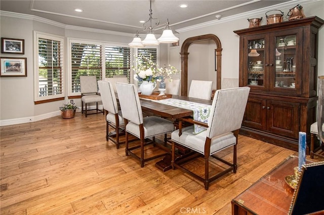 dining room featuring light hardwood / wood-style floors and crown molding