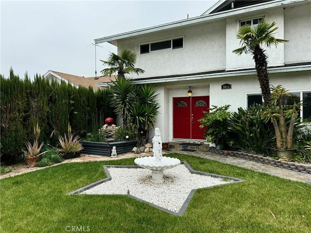 view of front of home featuring a front lawn